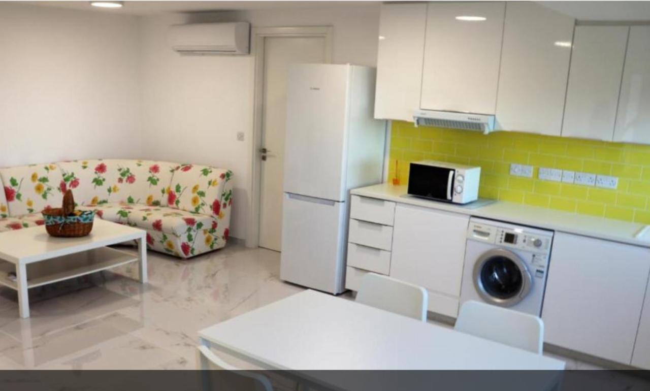 Yellow Studio Brand New Limassol Exterior foto